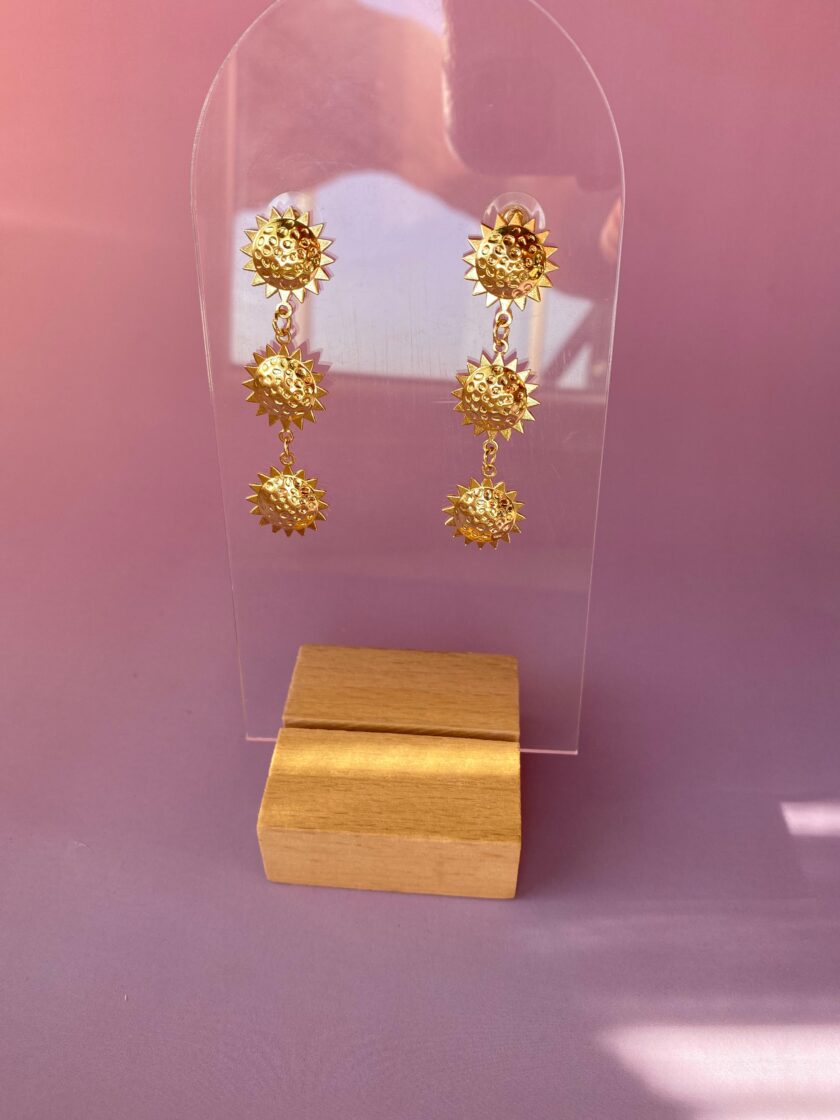 Uzun Sallantılı Gold Küpe - Görsel 5