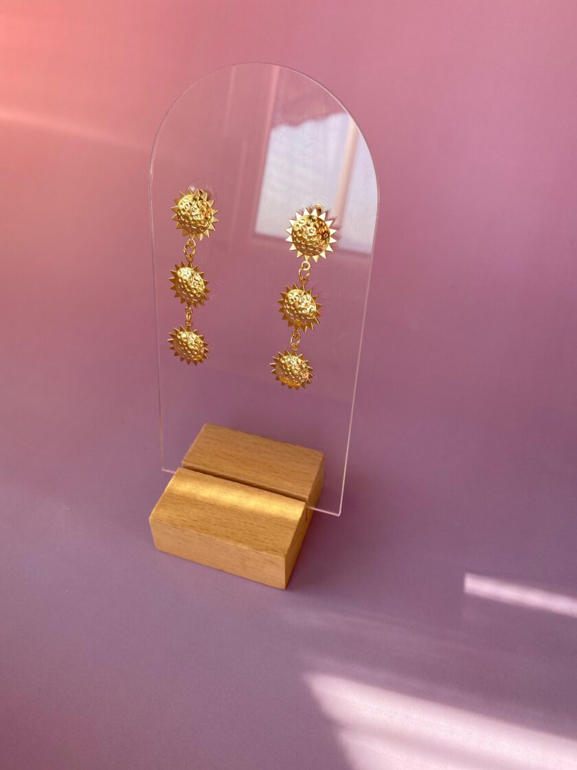 Uzun Sallantılı Gold Küpe - Görsel 6