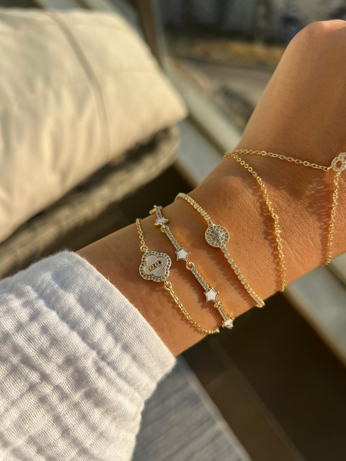 Beyaz Mineli İnce Bileklik - Görsel 2