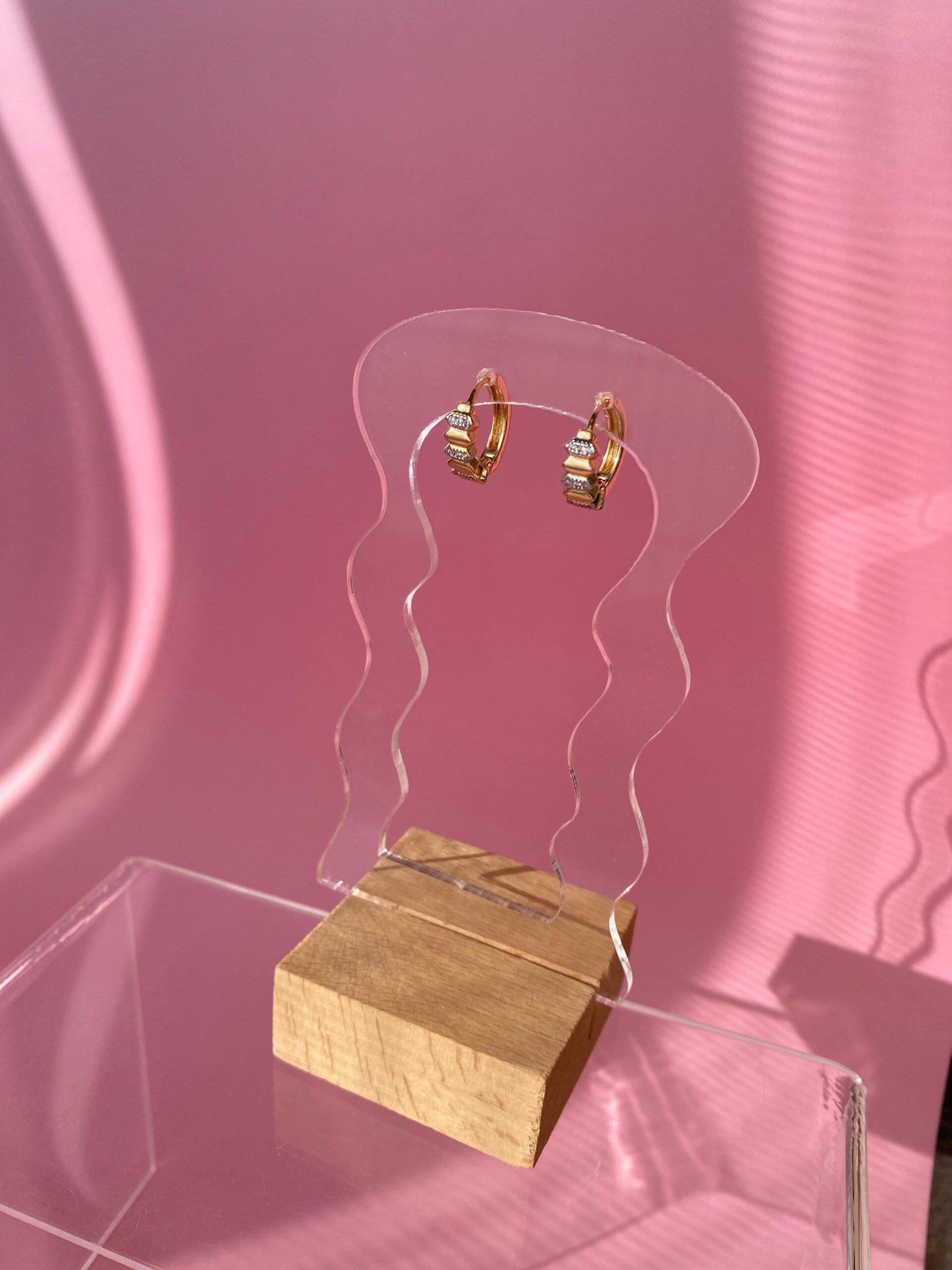 VIP Gold Taşlı Orta Boy Küpe - Görsel 6