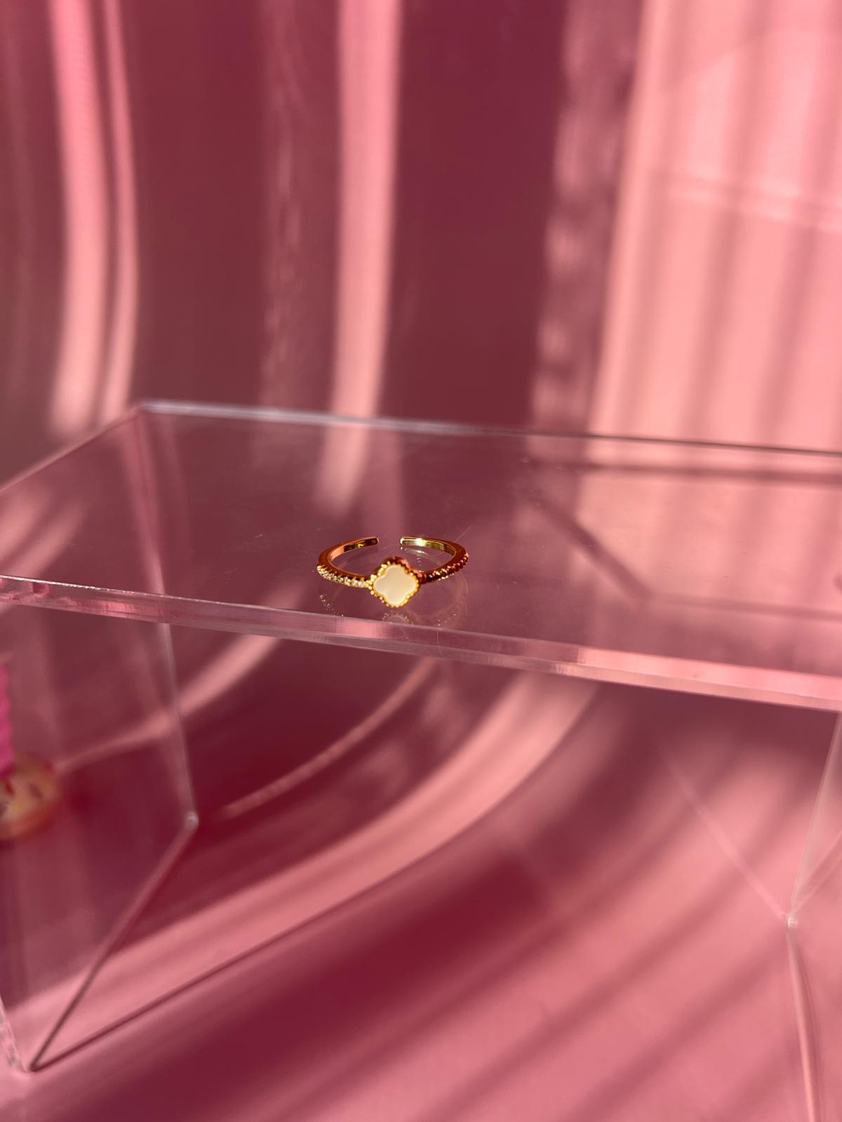 Çelik Beyaz Yonca Yüzük - Görsel 3