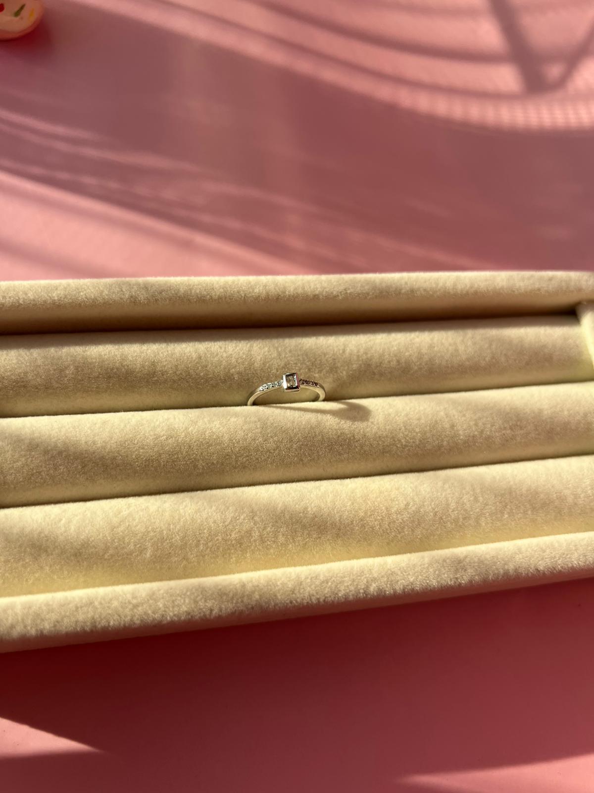 Çelik Minik Tek Taş Serçe Parmak Yüzük - Görsel 7