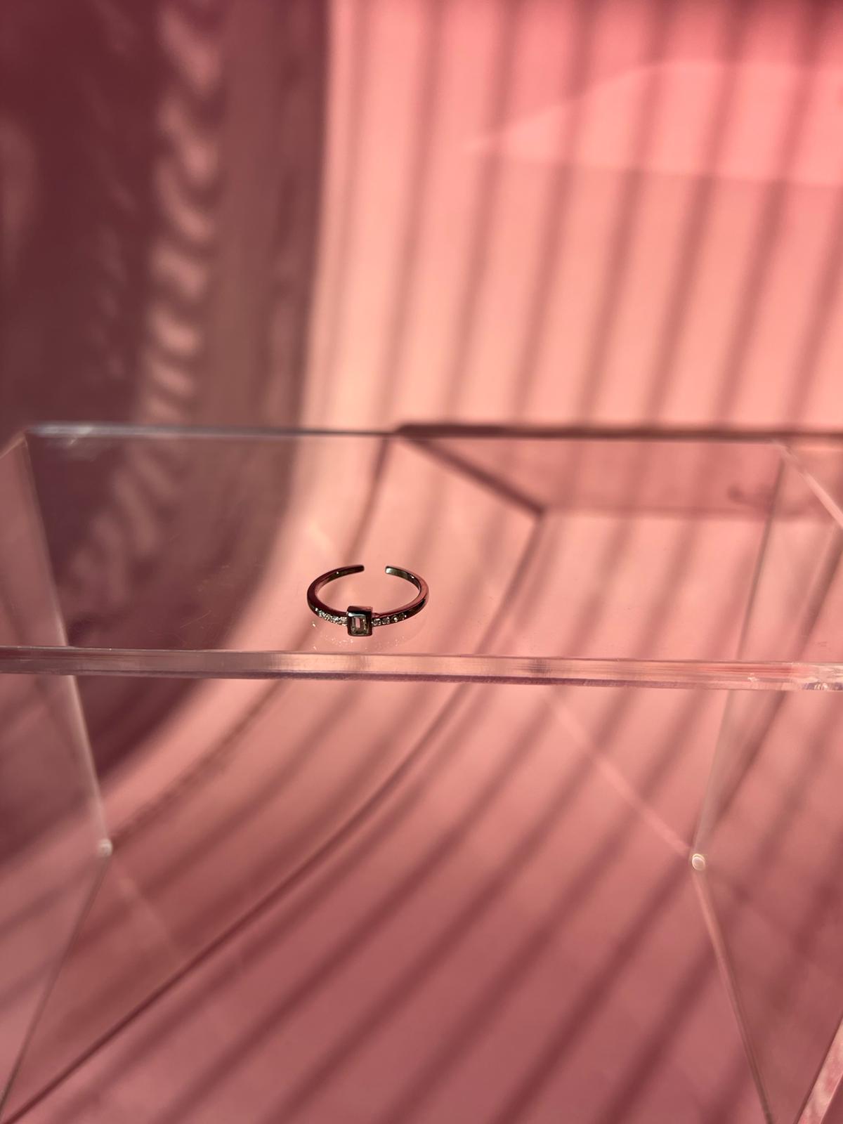 Çelik Minik Tek Taş Serçe Parmak Yüzük - Görsel 4