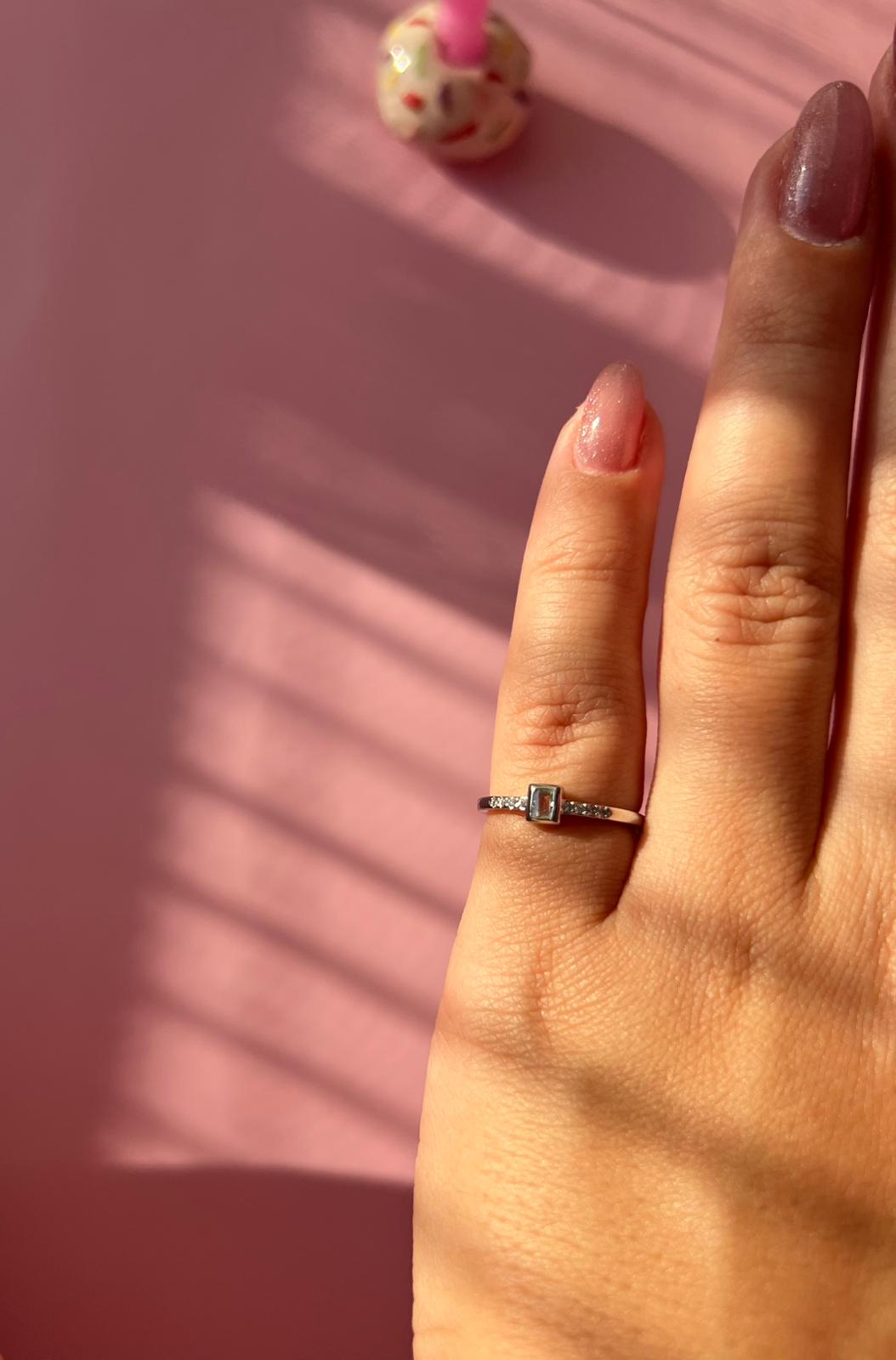 Çelik Minik Tek Taş Serçe Parmak Yüzük - Görsel 2