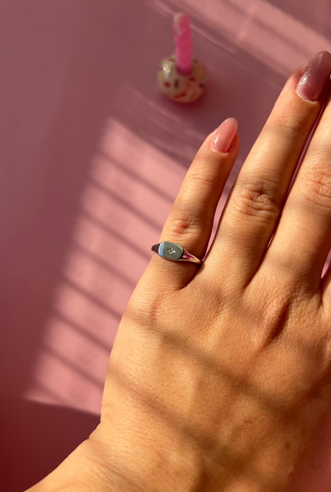 Çelik Minik Taşlı Serçe Parmak Yüzük