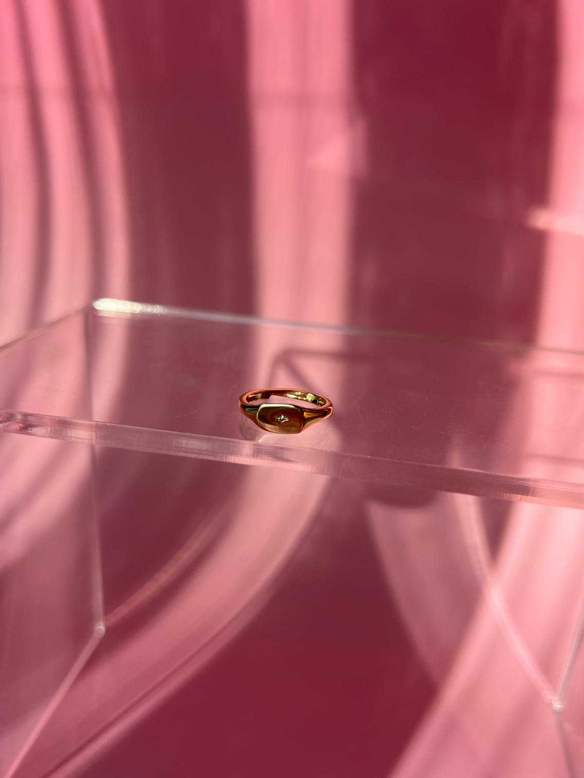 Çelik Taşlı Gold Serçe Parmak Yüzük