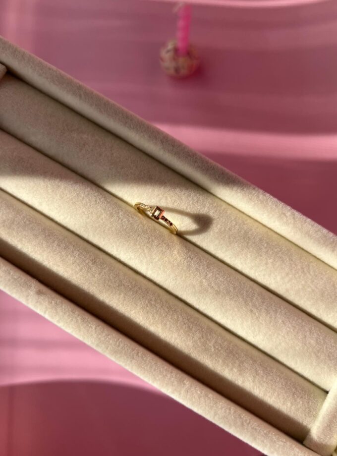 Çelik Minik Tek Taş Gold Serçe Parmak Yüzük