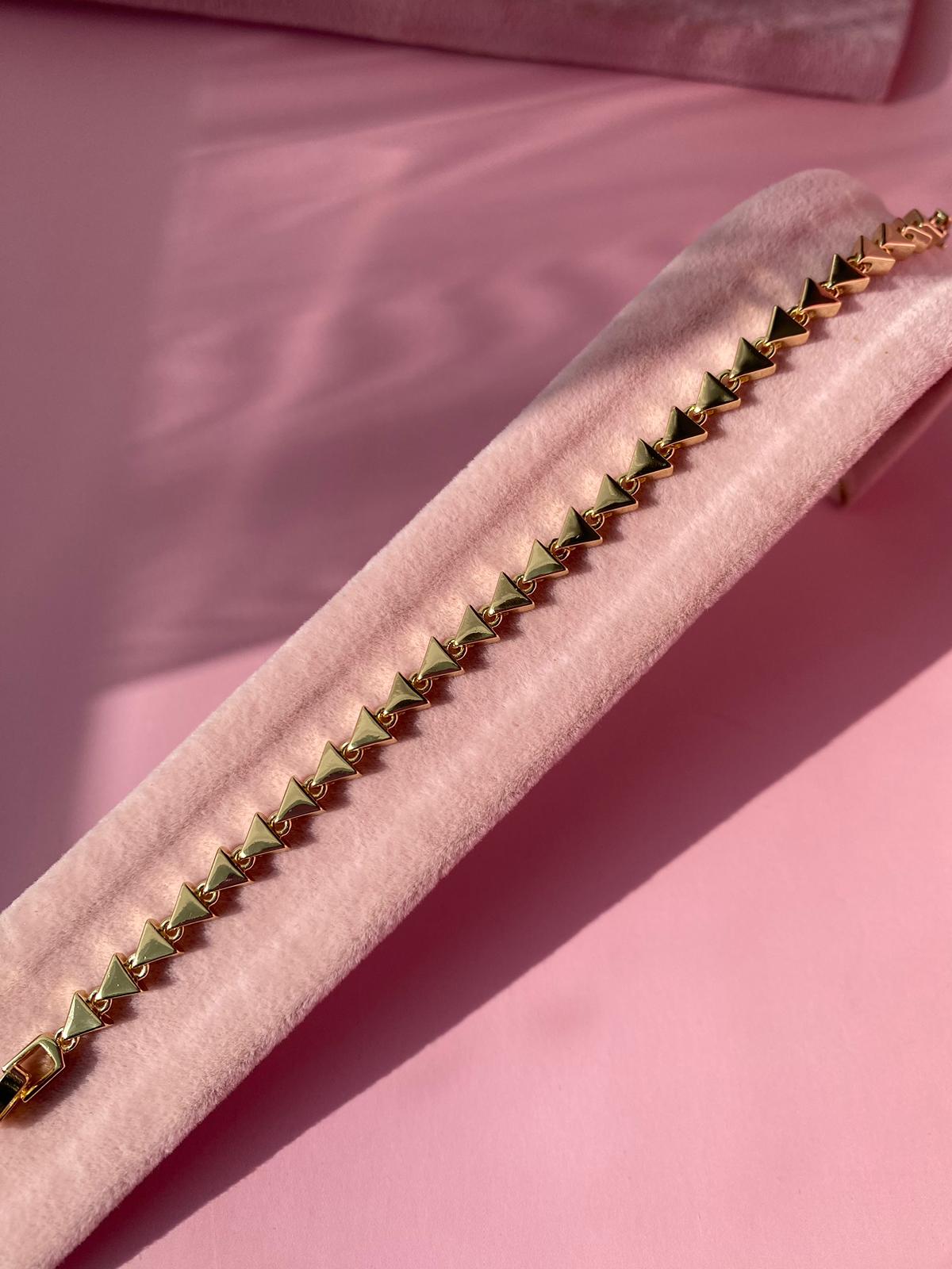 Gold Üçgen Bileklik - Görsel 4