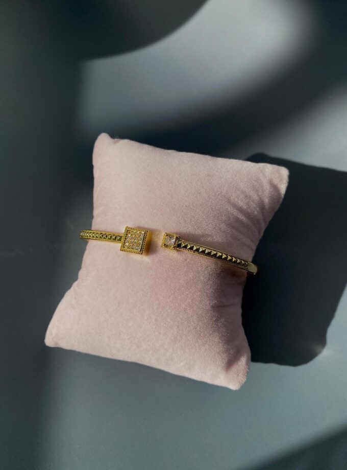 Altın Renk Kare Taşlı Kelepçe