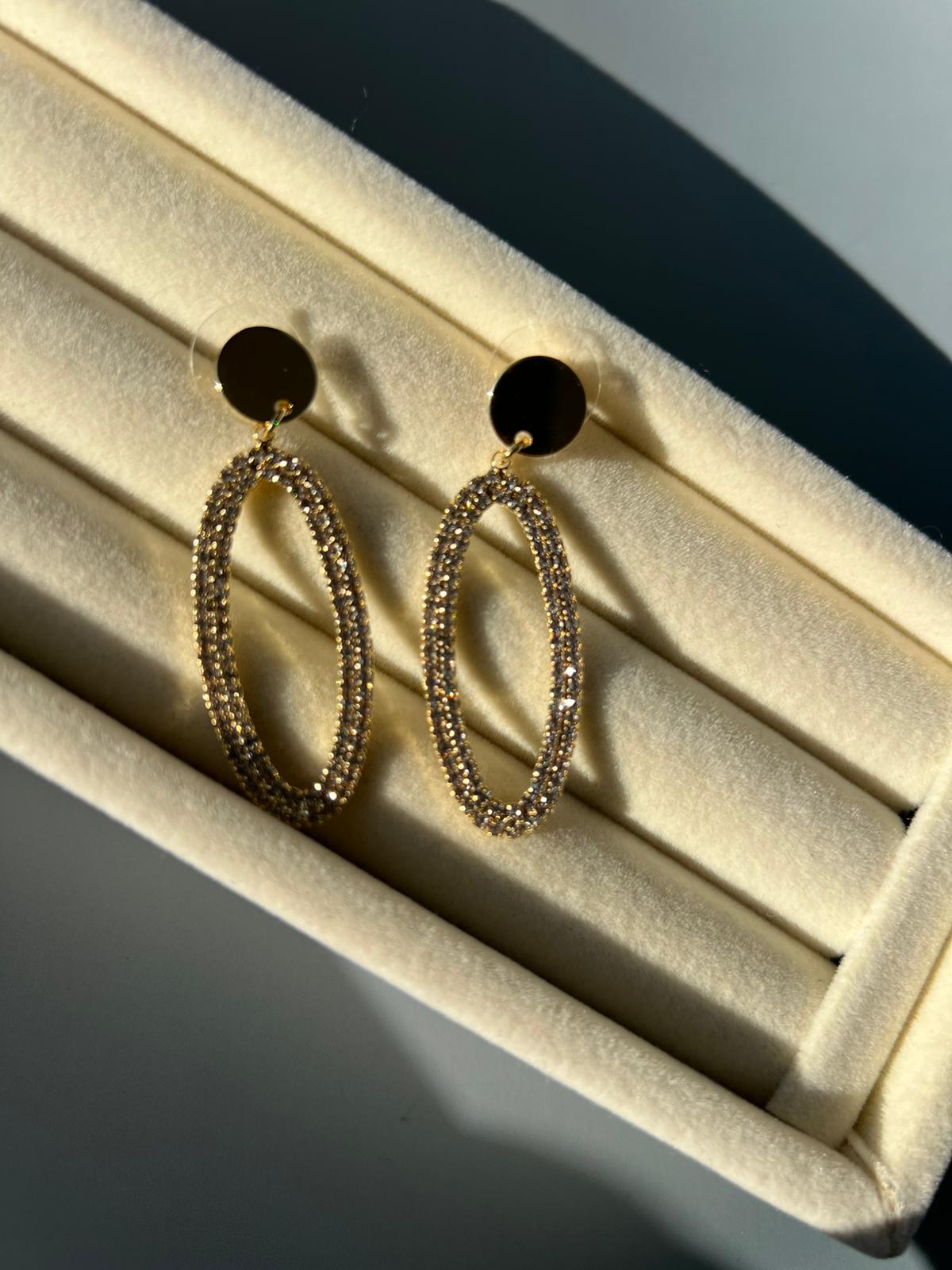 Taşlı Gold Sallantılı Büyük Küpe - Görsel 6